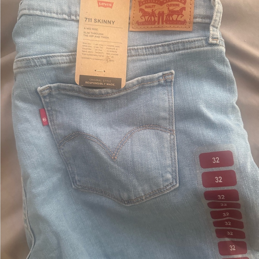 Levi's Women's Denim Jeans in Light Blue - Picture 5 of 5